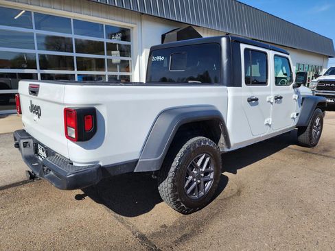 Used 2025 Jeep Gladiator Sport AWD/4WD image 8