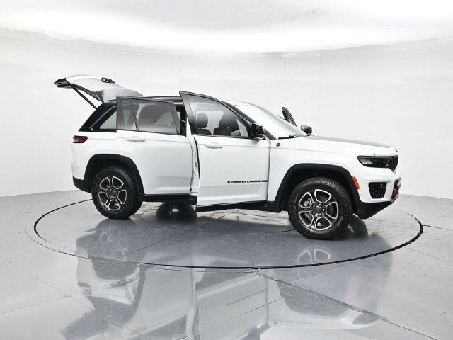 Used 2022 Jeep Grand Cherokee Trailhawk w/ ADV Protech Group II AWD/4WD image 54