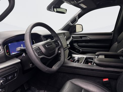 Used 2023 Jeep Wagoneer Series II image 9