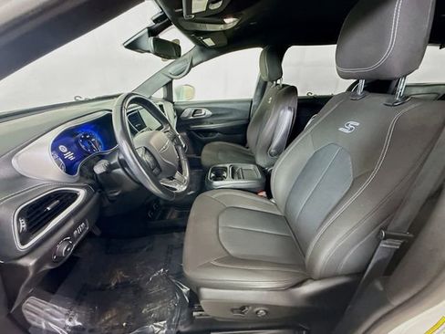 Used 2021 Chrysler Pacifica Touring w/ S Appearance Package image 19