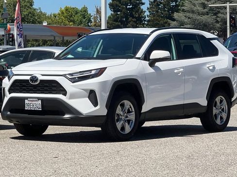 Used 2025 Toyota RAV4 XLE AWD/4WD image 7