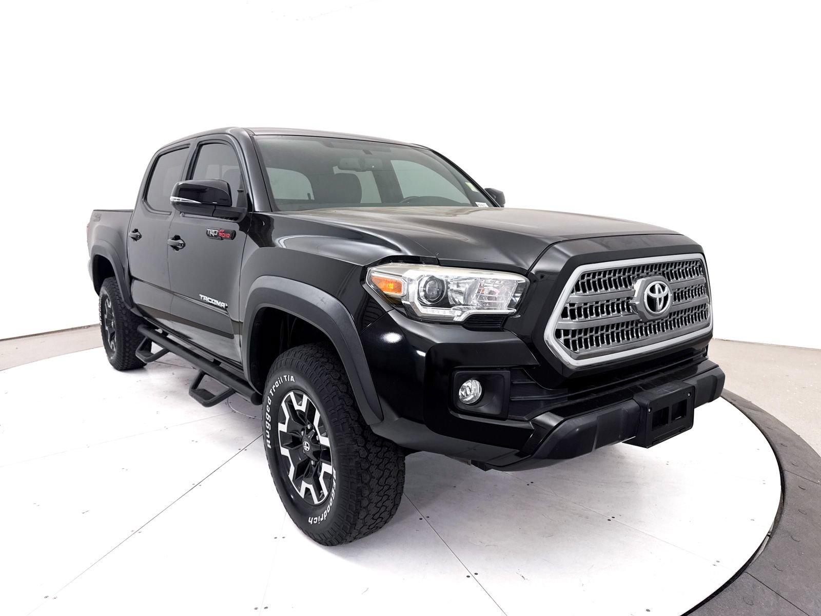 Used 2017 Toyota Tacoma TRD Off-Road w/ Tow Package RWD image 9