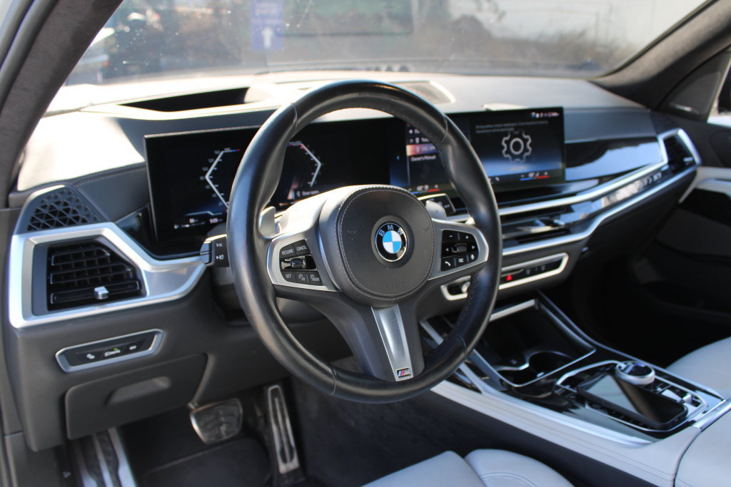 Used 2024 BMW X7 xDrive40i w/ M Sport Package AWD/4WD image 34