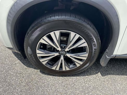 Used 2022 Nissan Rogue SV AWD/4WD image 8