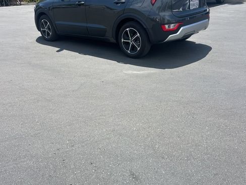 Used 2025 Kia Niro LX FWD image 7