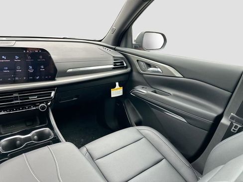 New 2025 Chevrolet Traverse LT w/ Enhanced Driving Package image 24