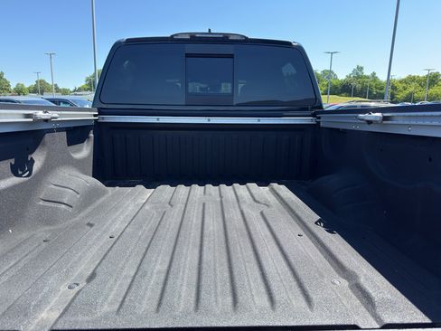Used 2023 Nissan Titan PRO-4X w/ Pro-4x Convenience Package AWD/4WD image 8