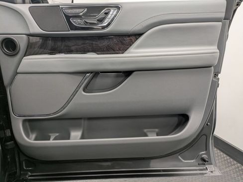 Used 2018 Lincoln Navigator L Reserve w/ Technology Package AWD/4WD image 35
