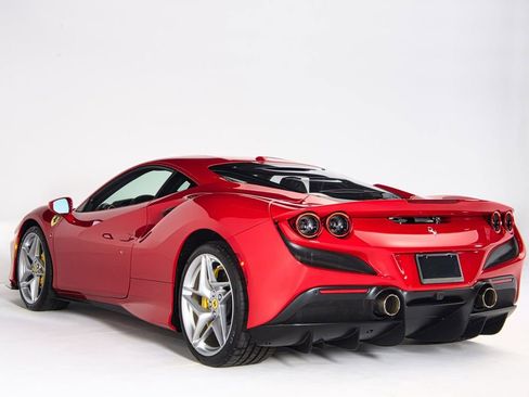 Used 2021 Ferrari F8 Tributo image 4