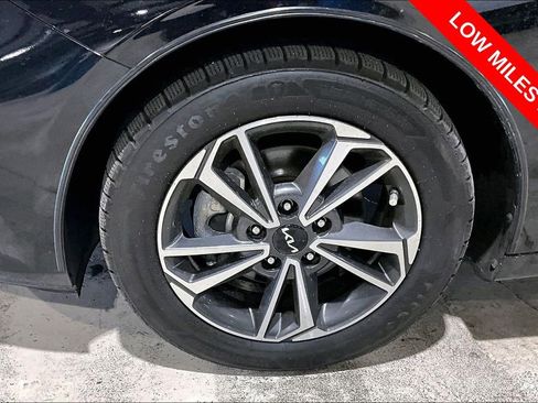 Used 2022 Kia Forte LXS w/ LXS Technology Package FWD image 8