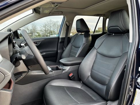 Used 2024 Toyota RAV4 Limited image 24