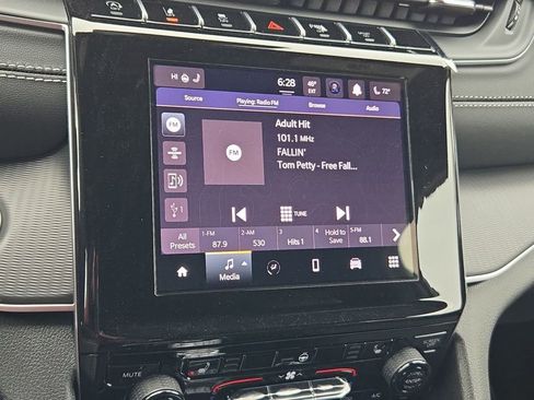 New 2025 Jeep Grand Cherokee Altitude RWD image 19