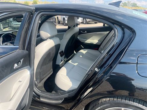 Used 2023 Genesis G70 2.0T image 24