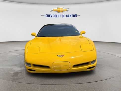 Used 2000 Chevrolet Corvette Coupe w/ Roof Pkg RWD image 2