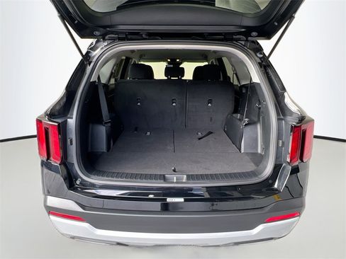 Certified 2024 Kia Sorento LX image 25