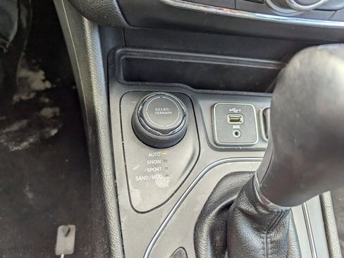 Used 2021 Jeep Cherokee Latitude Lux w/ Comfort/Convenience Group image 17