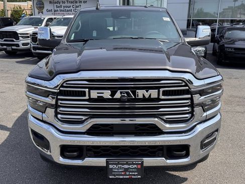 Used 2025 RAM 3500 Laramie AWD/4WD image 2