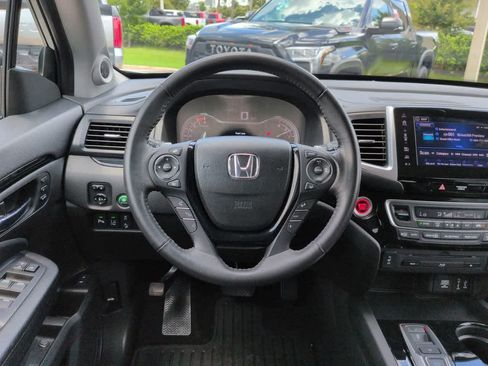 Used 2017 Honda Pilot Touring image 16