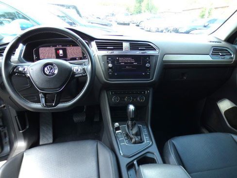 Used 2021 Volkswagen Tiguan SEL FWD image 12