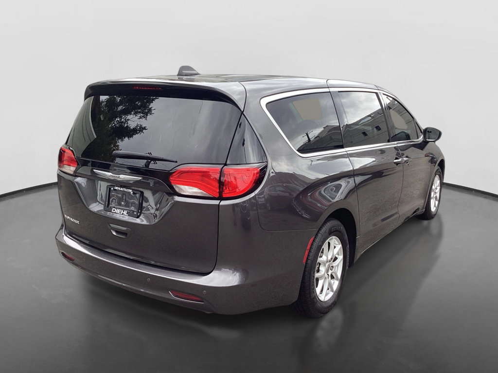 Used 2022 Chrysler Voyager LX FWD image 5