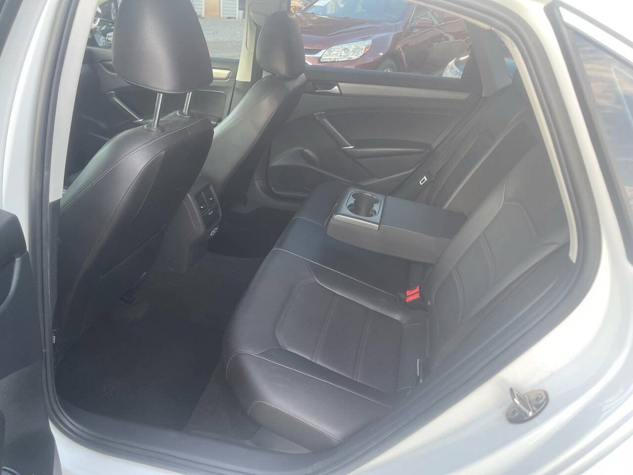 Used 2021 Volkswagen Passat 2.0T SE FWD image 26