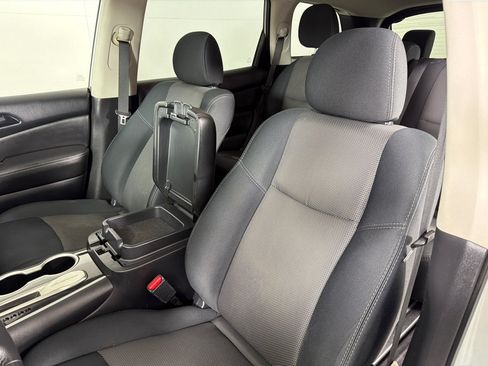 Used 2019 Nissan Pathfinder SV FWD image 13