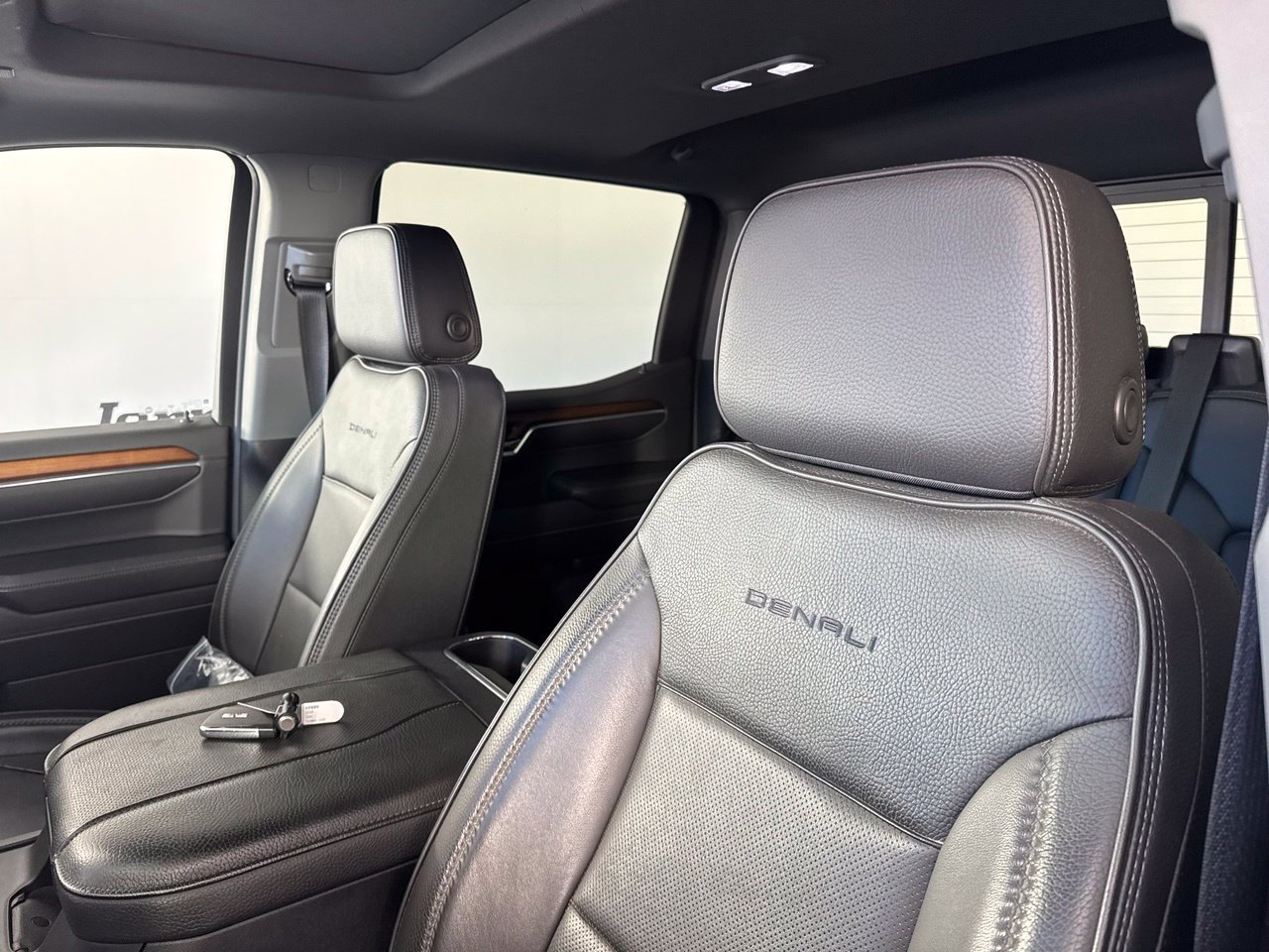 Used 2023 GMC Sierra 1500 Denali AWD/4WD image 10