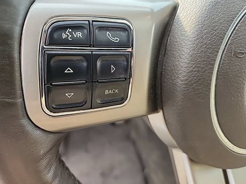 Used 2012 Jeep Grand Cherokee Overland AWD/4WD image 10