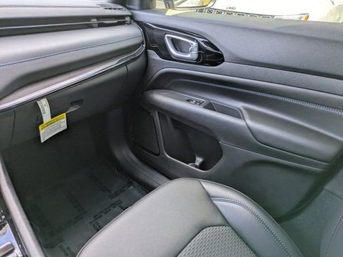 New 2026 Jeep Compass Latitude image 15