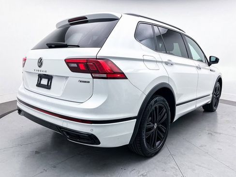 Used 2022 Volkswagen Tiguan SE R-Line image 17