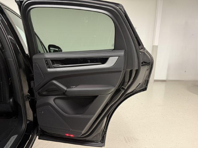 Certified 2026 Porsche Cayenne S AWD/4WD image 39