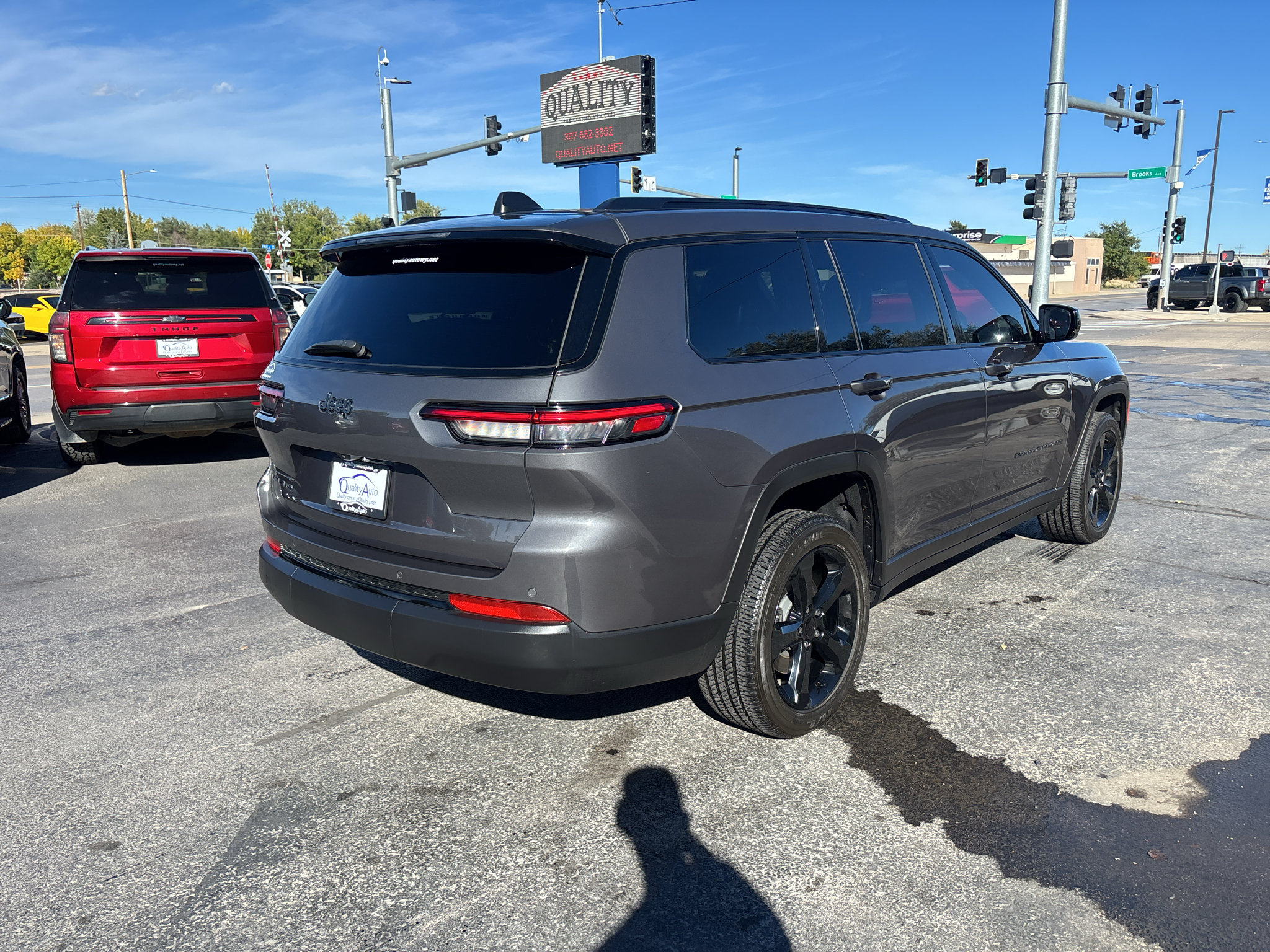 Used 2023 Jeep Grand Cherokee L Laredo AWD/4WD image 6