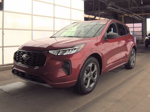 Used 2024 Ford Escape ST-Line w/ Tech Pack #1 AWD/4WD image 4