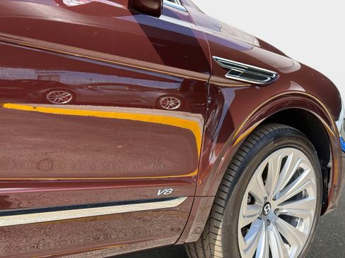 Used 2022 Bentley Bentayga image 23