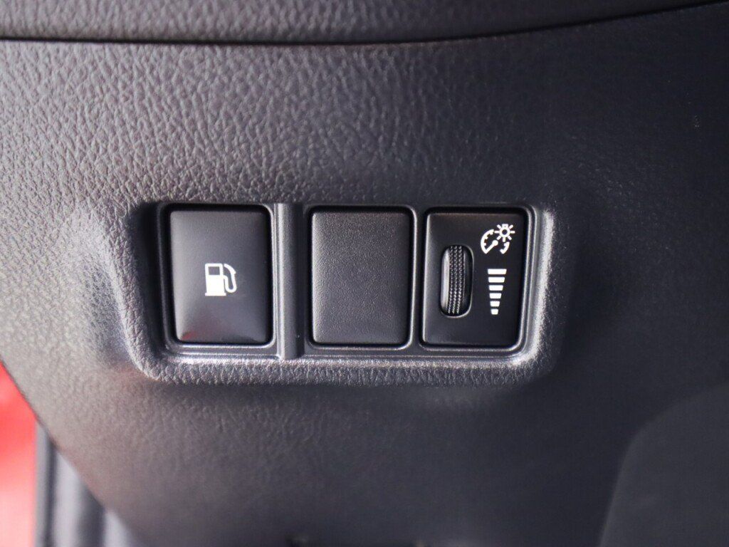 Used 2018 Toyota C-HR XLE FWD image 11