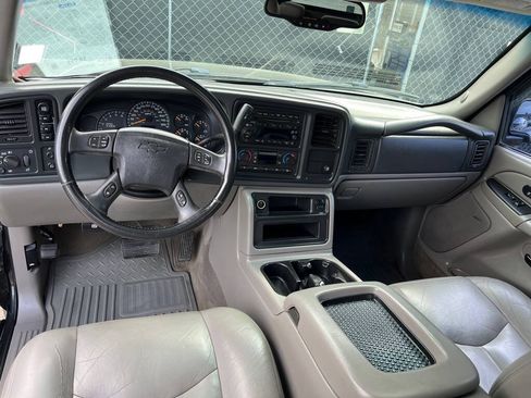 Used 2005 Chevrolet Avalanche Z71 w/ Sun And Sound Package AWD/4WD image 38