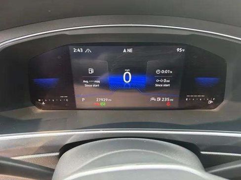 Certified 2023 Volkswagen Tiguan SE AWD/4WD image 11