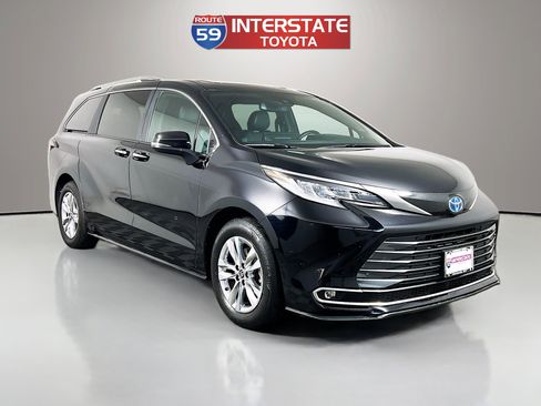 Used 2025 Toyota Sienna Limited AWD/4WD image 1
