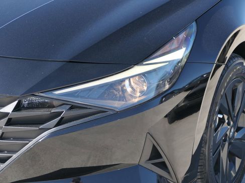 Used 2023 Hyundai Elantra Blue image 9