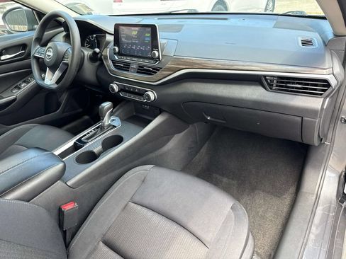 Used 2025 Nissan Altima 2.5 SV FWD image 13