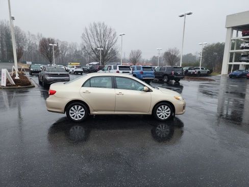 Used 2013 Toyota Corolla S image 4