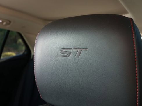 Used 2023 Buick Envision Essence w/ Sport Touring Package image 28