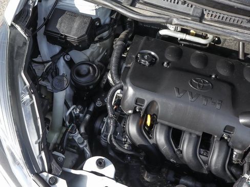 Used 2018 Toyota Yaris L image 11