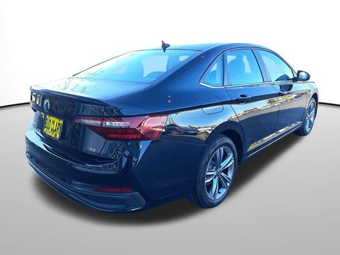 Used 2024 Volkswagen Jetta SE image 6