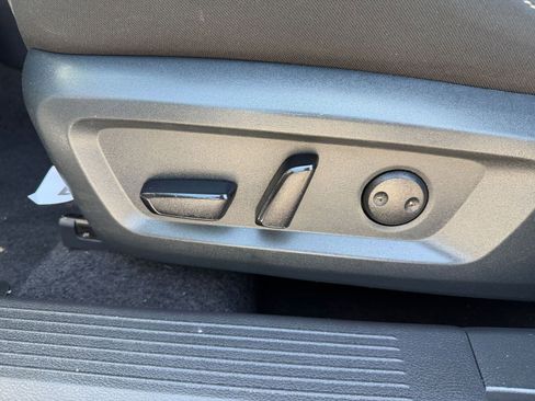 Used 2025 Nissan Rogue SV FWD image 22