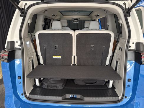 Used 2025 Volkswagen ID. Buzz 1st Edition image 31