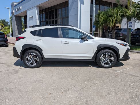 Used 2026 Subaru Crosstrek 2.5i Premium AWD/4WD image 3
