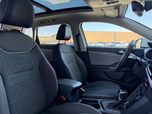 Used 2024 Volkswagen Taos SE w/ Panoramic Sunroof Package image 41