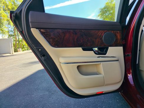 Used 2012 Jaguar XJ image 28