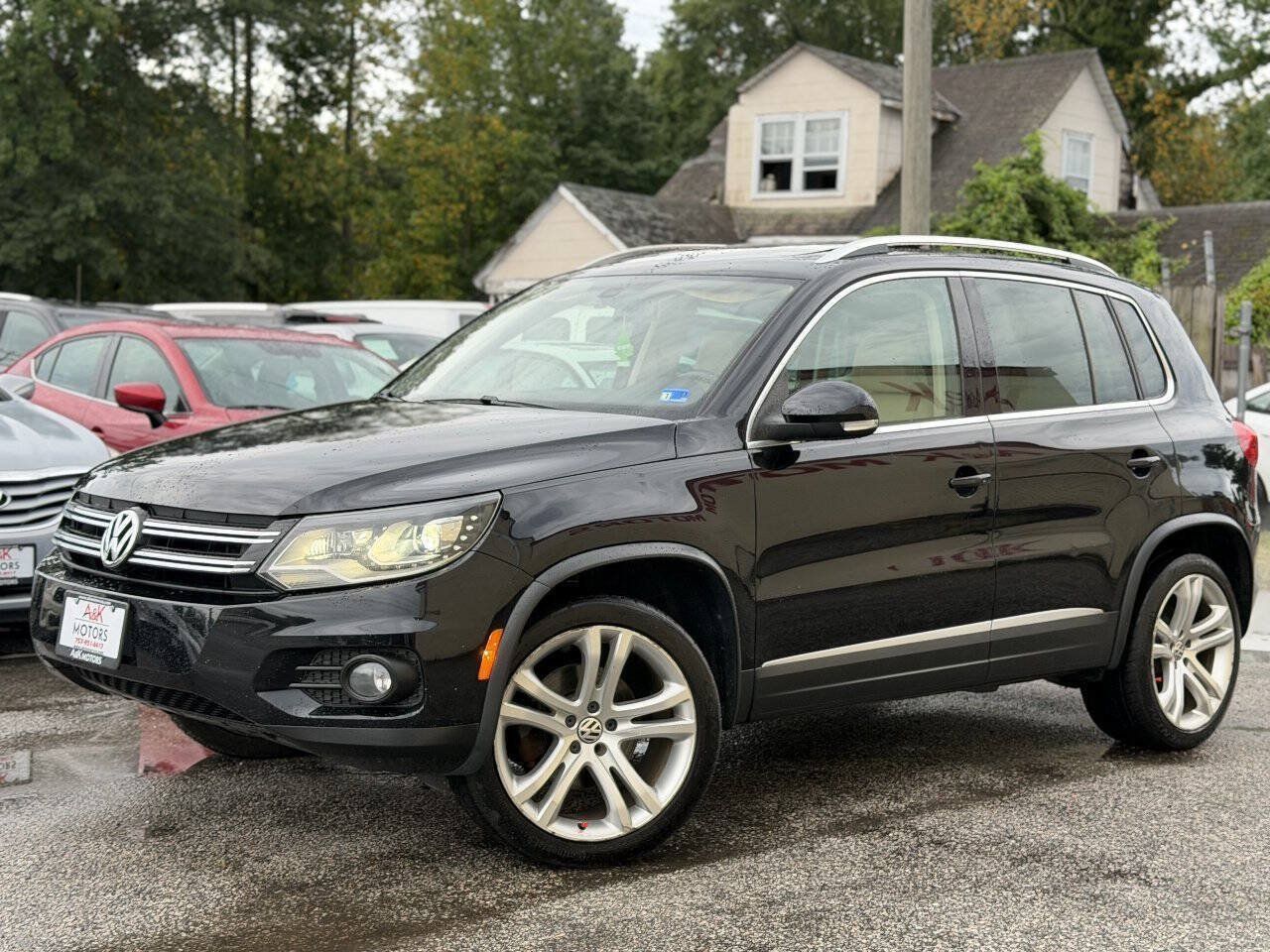 Used 2012 Volkswagen Tiguan SEL AWD/4WD image 2
